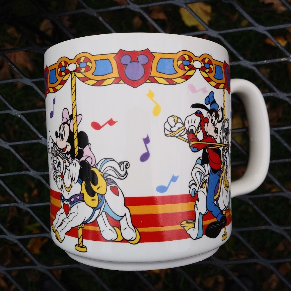 VTG Disney Mickey Minnie & Characters singing Mug